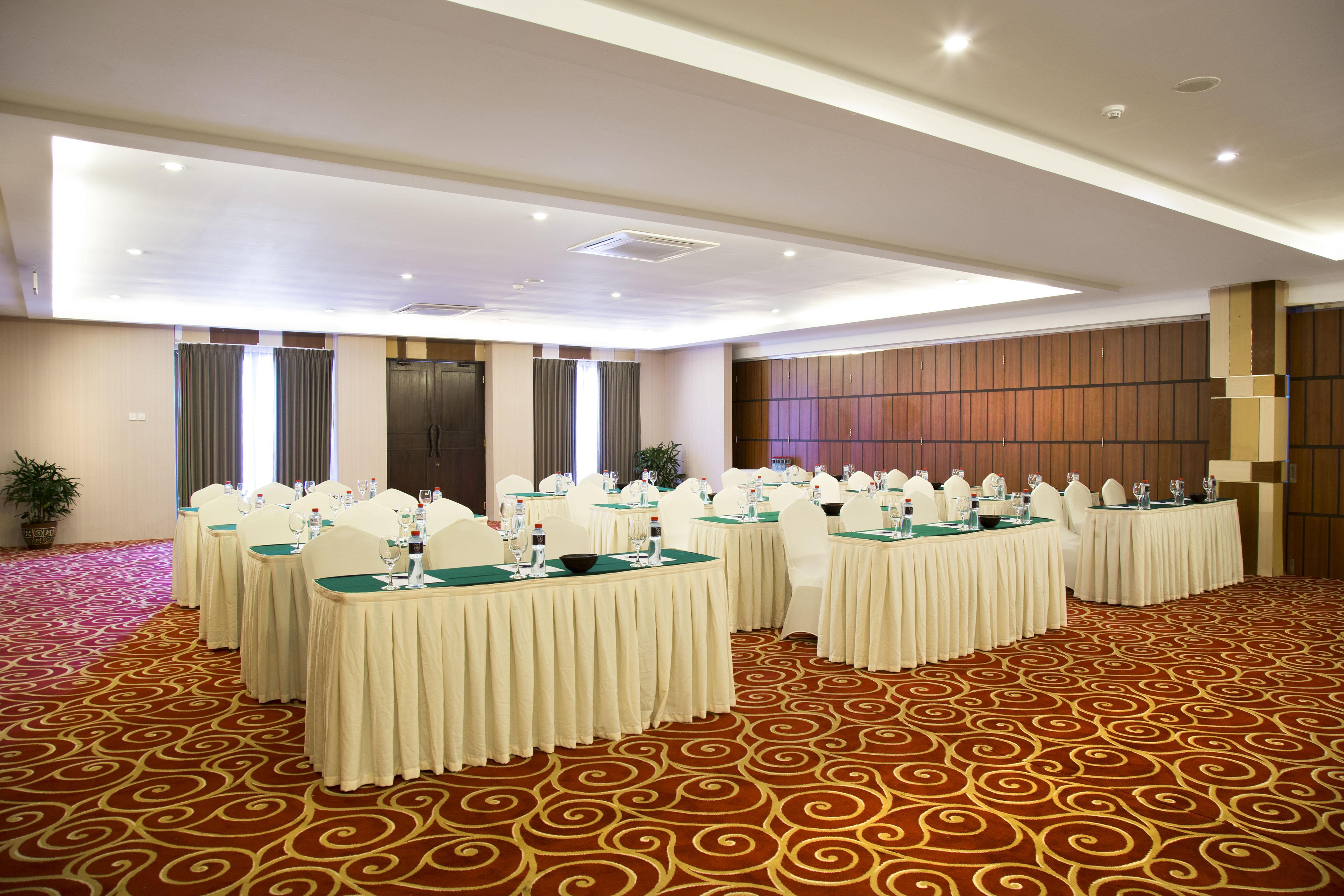 Le Grande Bali Ξενοδοχείο Uluwatu Εξωτερικό φωτογραφία A meeting room