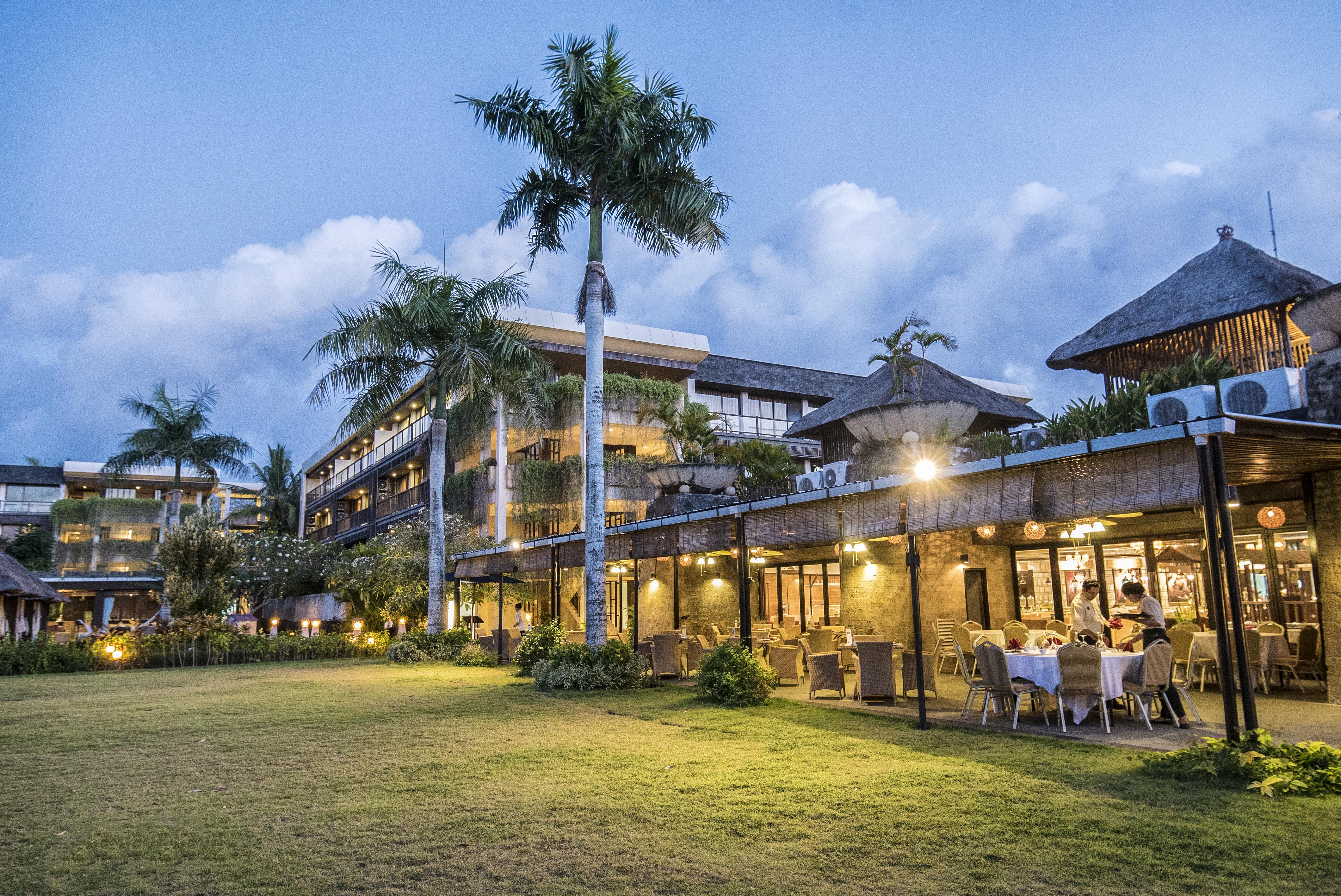 Le Grande Bali Ξενοδοχείο Uluwatu Εξωτερικό φωτογραφία The resort's main building