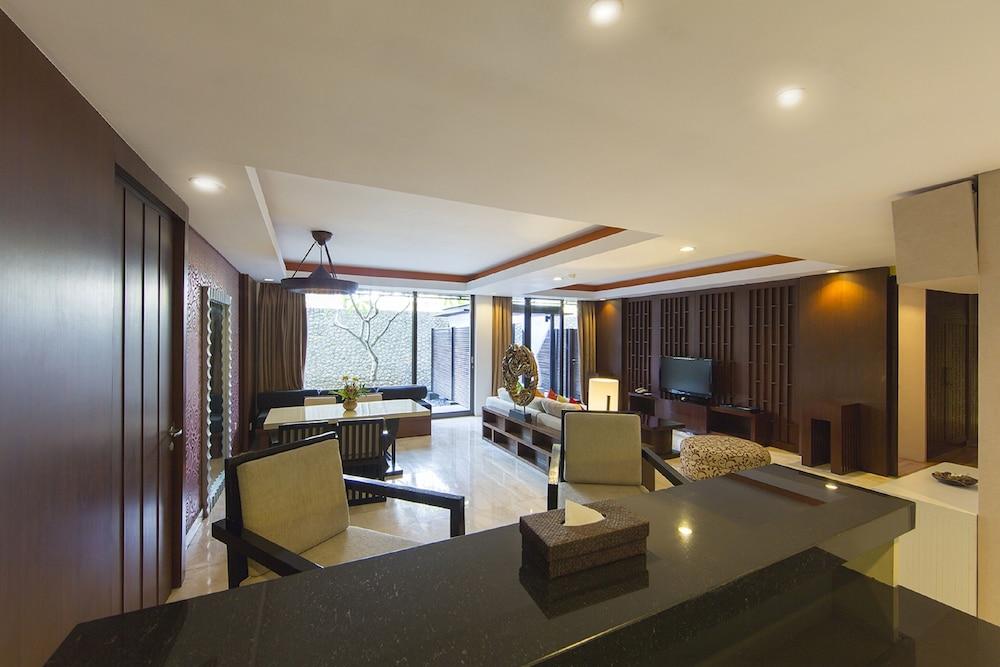 Le Grande Bali Ξενοδοχείο Uluwatu Εξωτερικό φωτογραφία A suite at the hotel