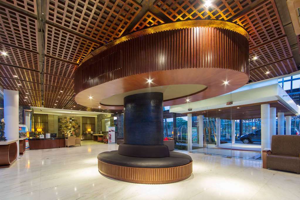 Le Grande Bali Ξενοδοχείο Uluwatu Εσωτερικό φωτογραφία The lobby of the hotel
